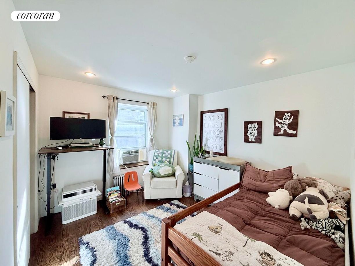 Building Photo - 317 4th Ave