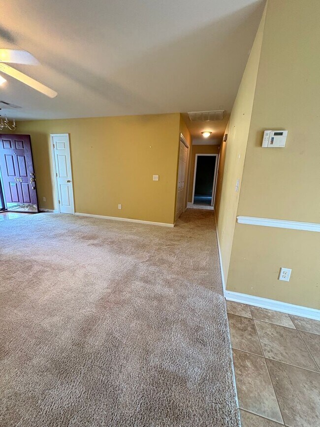 Building Photo - Updated 3 Bedroom Rental