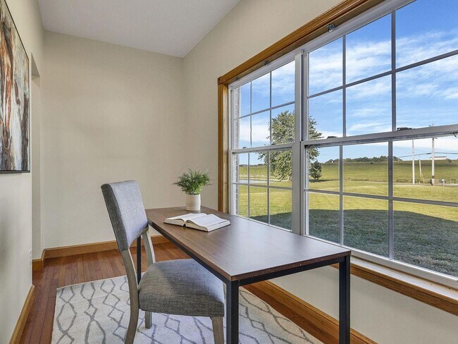 Building Photo - Your country retreat awaits!
