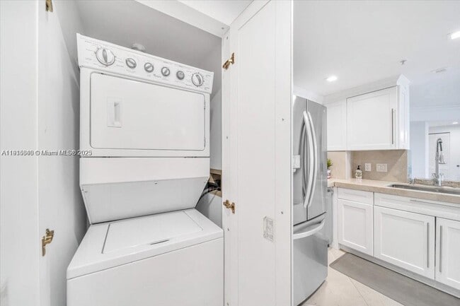 Building Photo - 701 Brickell Key Blvd