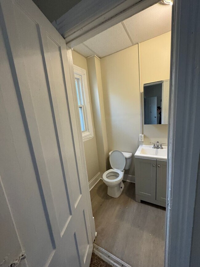 Building Photo - 560 2nd St