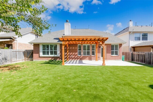 Building Photo - 15617 Pumpkin Ridge Dr