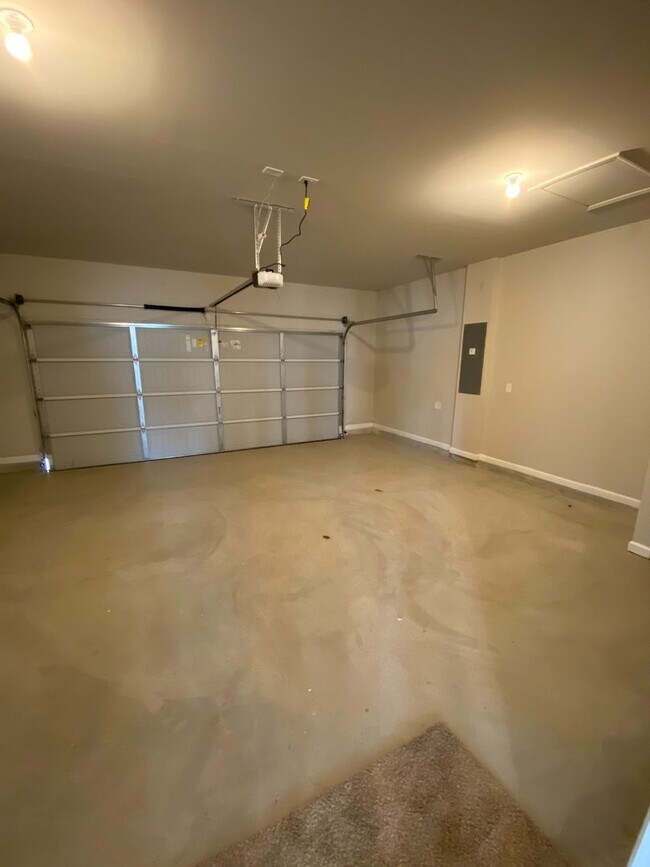 Building Photo - Gorgeous 3 bedroom home!