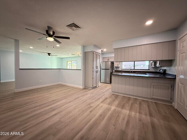 Building Photo - 1449 E McNair Dr