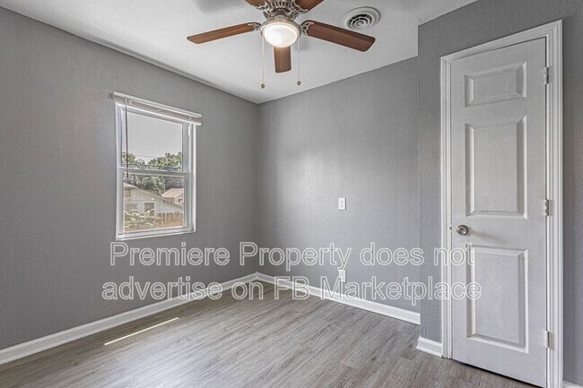 Building Photo - 807 S Savage St