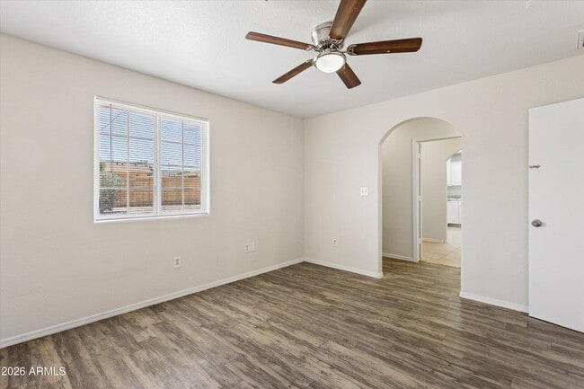 Building Photo - 735 E South Mountain Ave