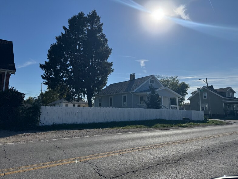 Primary Photo - 105 Dering Ave