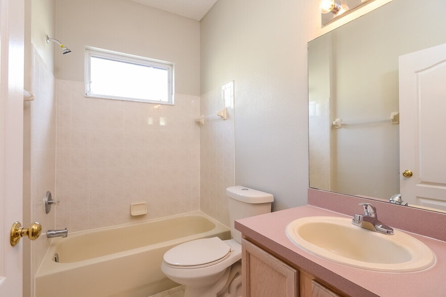 Building Photo - 22820 Marsh Wren Dr