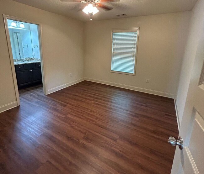 Building Photo - PRE-LEASING FOR AUGUST 2026!