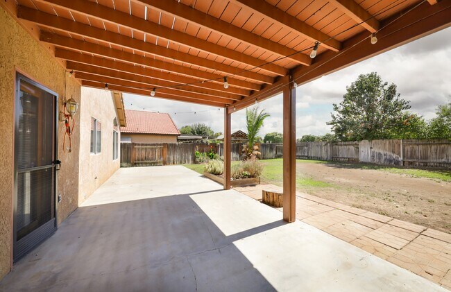 Building Photo - 10205 Single Oak Dr