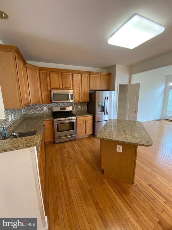 Building Photo - 2560 Belcroft Pl