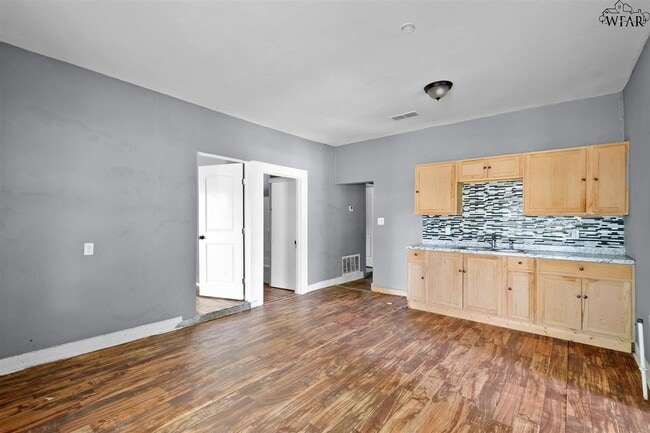 Building Photo - 2809 Kessler Ave