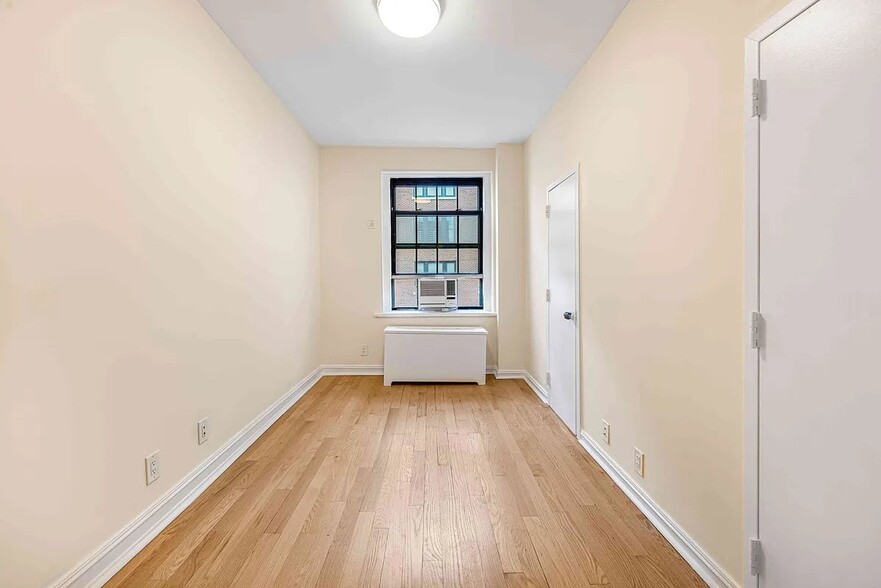 Building Photo - 107 E 63rd St