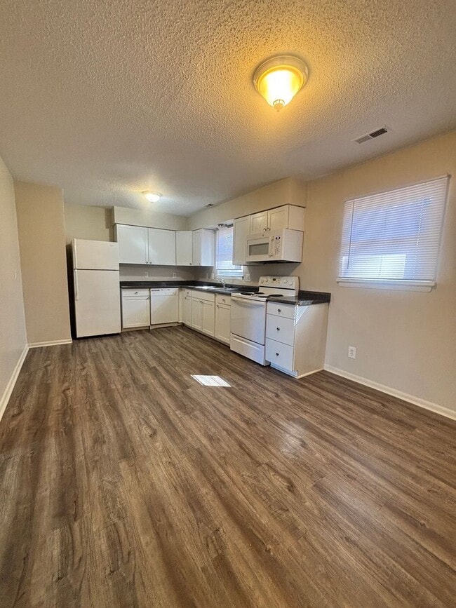 Building Photo - Charming 3br, 1.5 bth Home in Western Branch