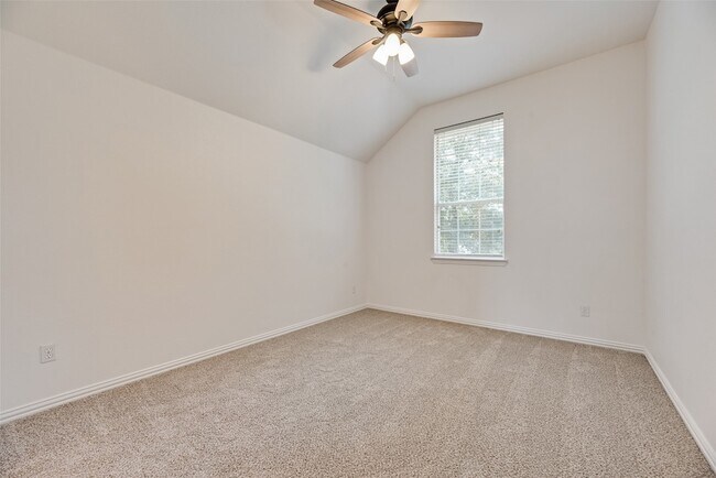 Building Photo - 3104 Angus Dr