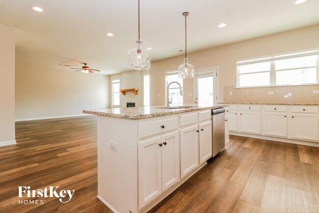 Building Photo - 225 Villa Grande Dr