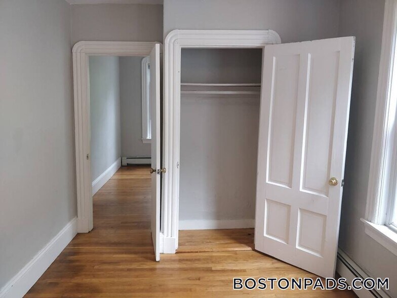 Building Photo - 568 Greene St