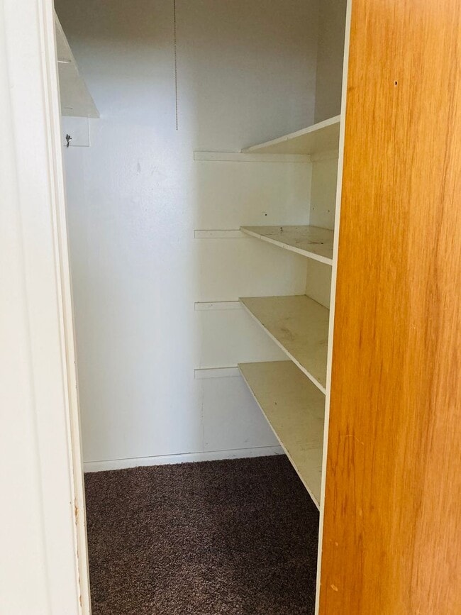 Building Photo - Cute and Cozy, Close to Fort Riley!