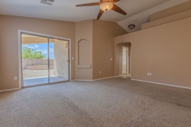 Building Photo - 4 Bedroom, 2 Bath