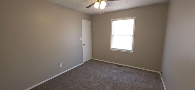 Building Photo - 4 Bedroom home in Southwest Springfield for $1595!