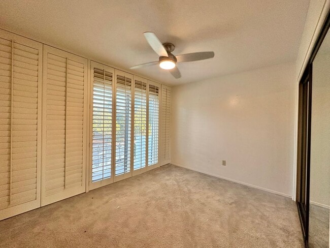 Building Photo - Elegant 3BR/2.5BA Home with Sparkling Pool!