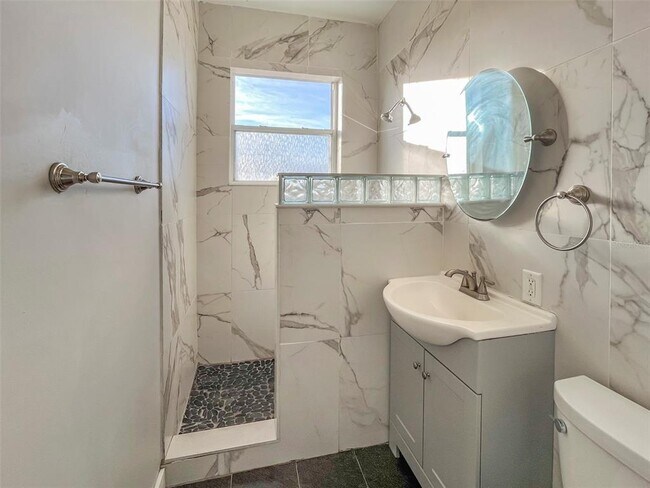 Building Photo - 408 Armada Rd