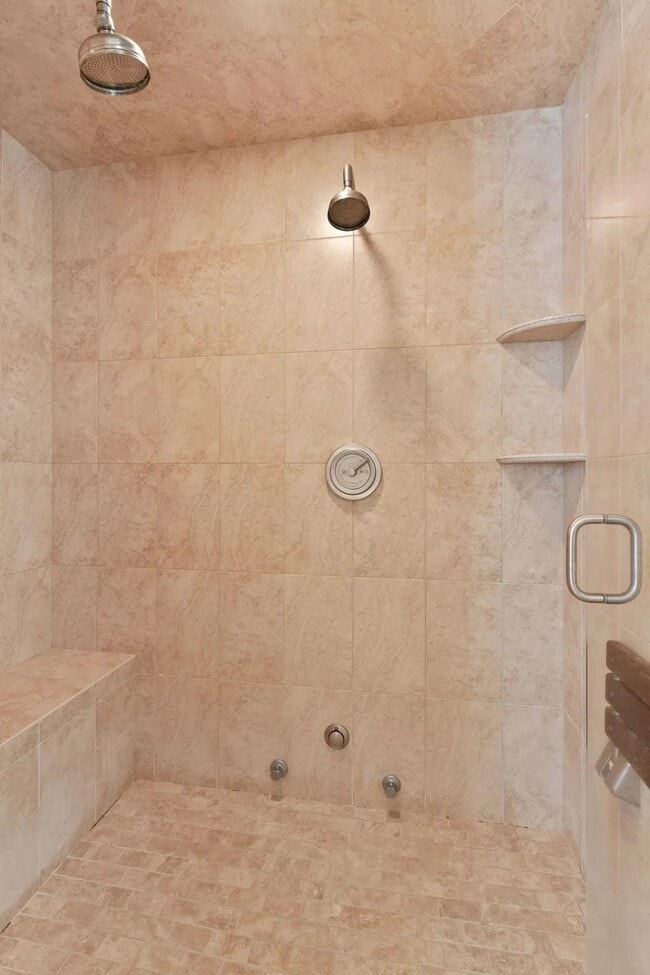 Building Photo - 6484 Ivy Way