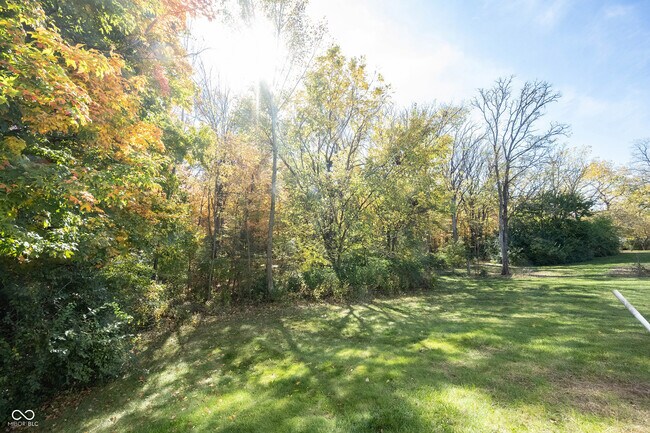 Building Photo - 9009 Mercer Dr