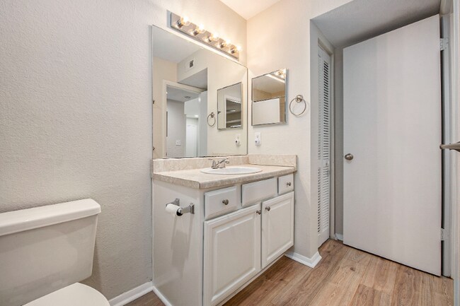 Building Photo - 1481 Center St Ext