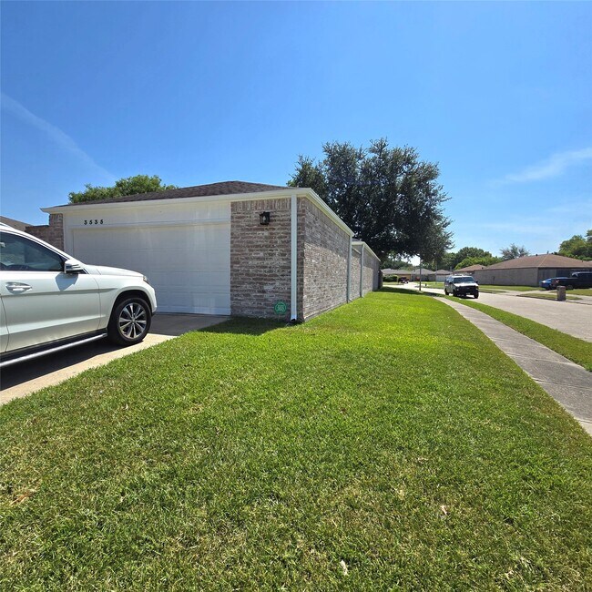 Building Photo - 3535 Upfield Dr