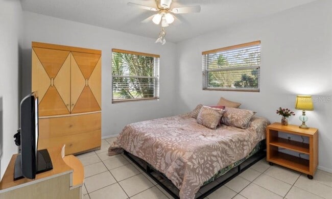 Building Photo - 2516 Roberta St