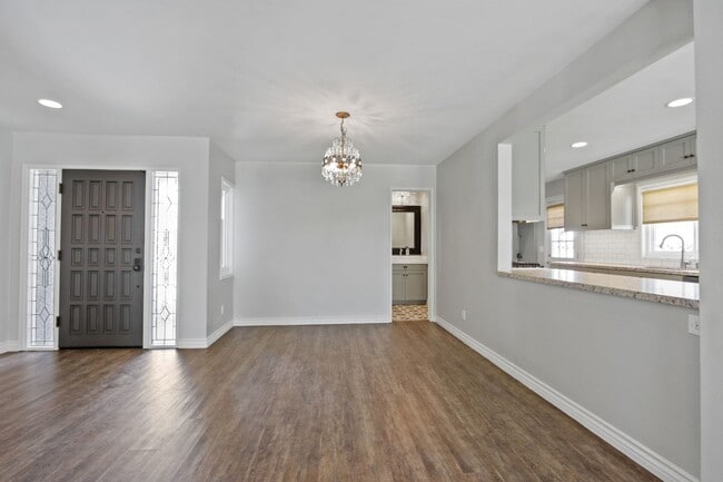 Building Photo - Lovely La Mirada Home