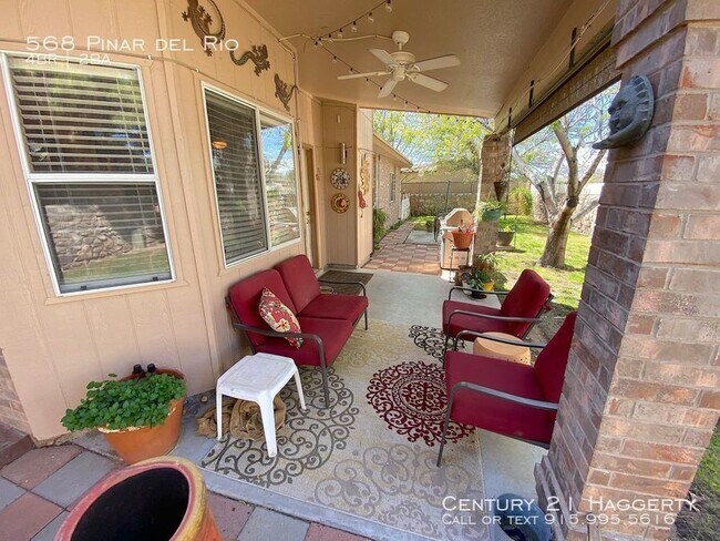 Building Photo - 568 Pinar Del Rio Dr