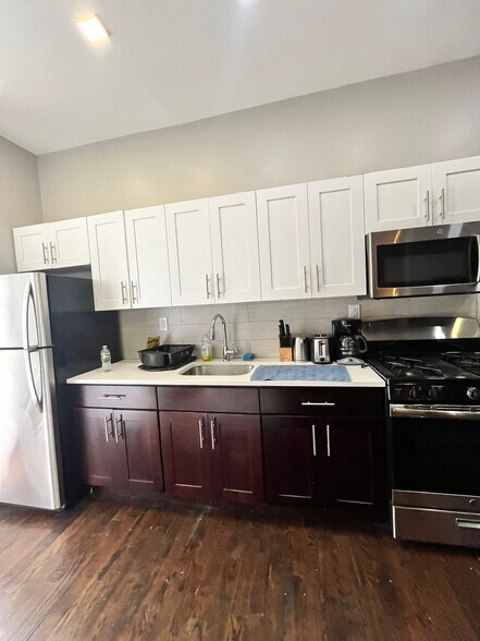 Building Photo - 4 Whitman Ave