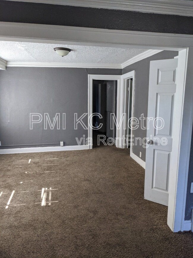 Building Photo - 4420 The Paseo