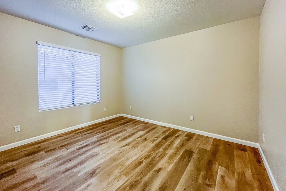 Building Photo - 1727 E Alicia Dr