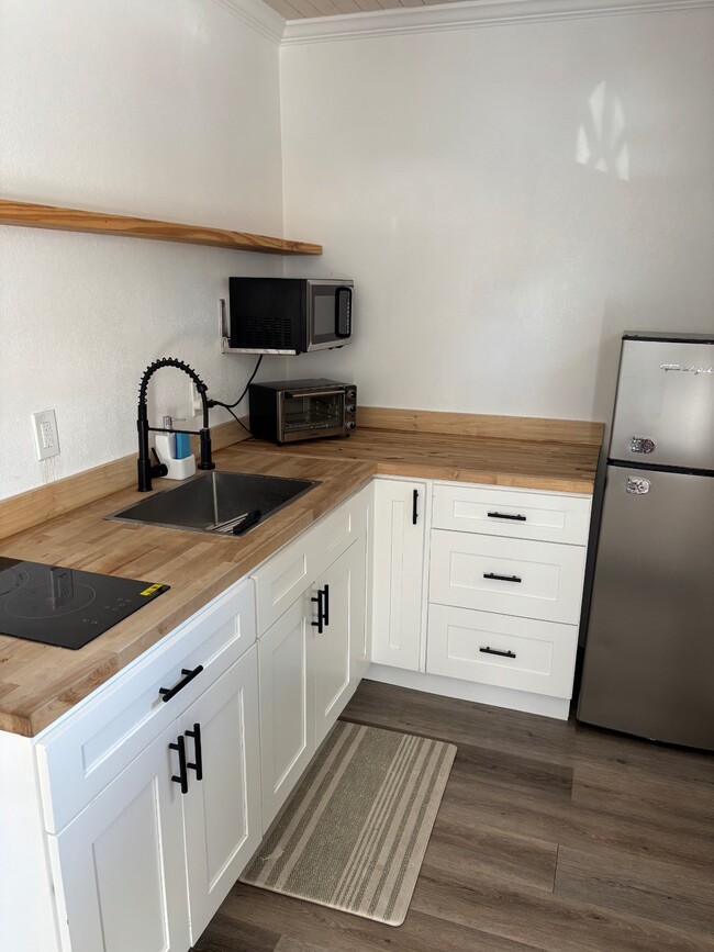 Building Photo - 1885 Springtime Ave