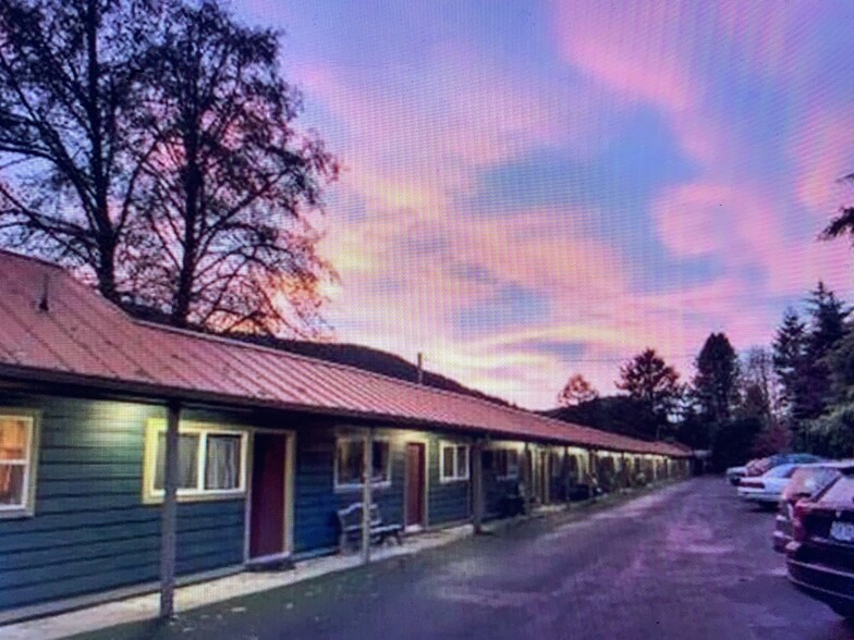 View of the front of the building - 61716 East Hwy 26 Cabin #6