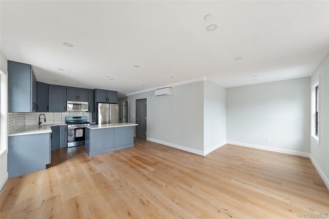 Building Photo - 356 S Tenth Ave