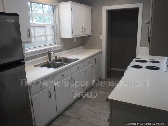 Building Photo - 1126 Mt Batten Dr