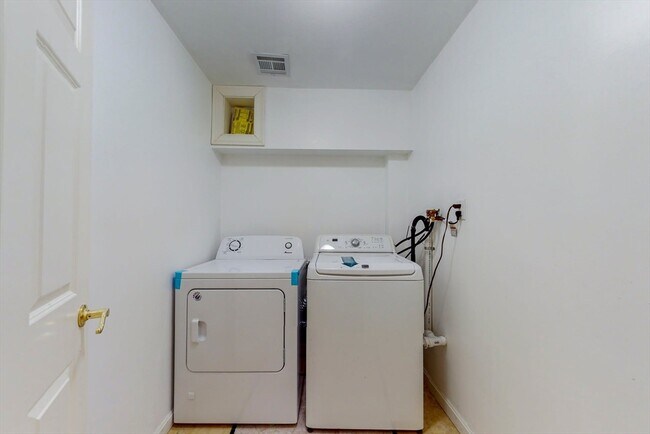Building Photo - 455 Waban Ave