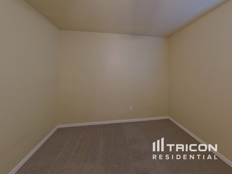 Building Photo - 6625 Fair Oaks Dr
