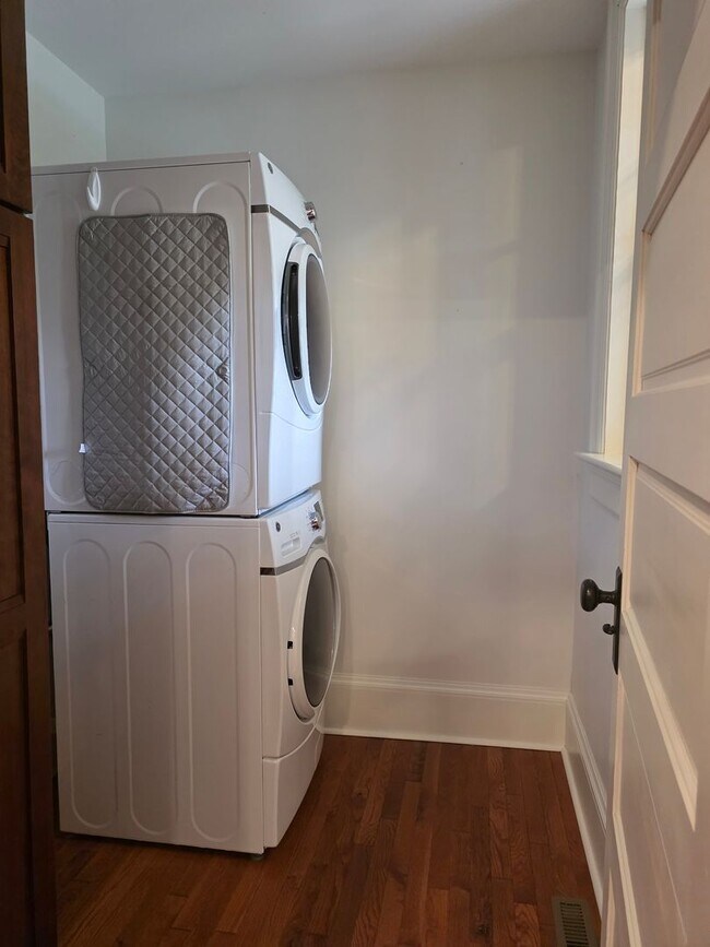 Building Photo - 1306 Officers Row