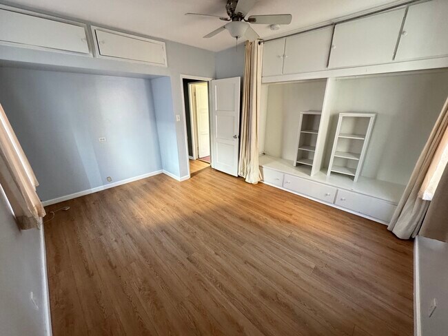 Building Photo - 9217 Alcott St