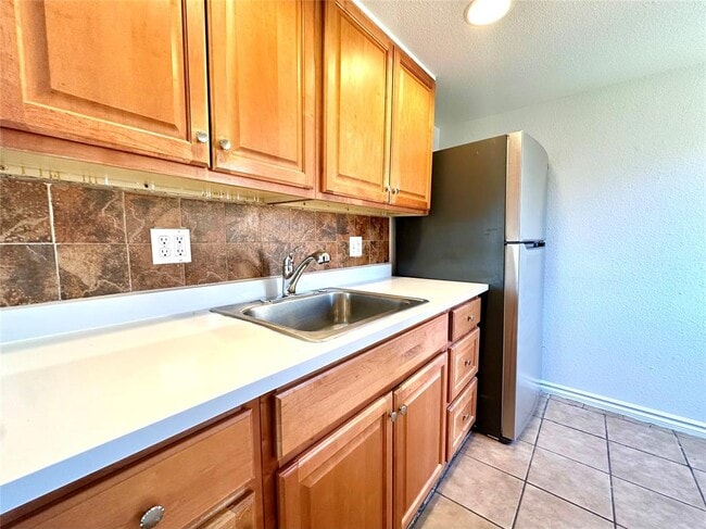 Building Photo - 3024 E 12th St