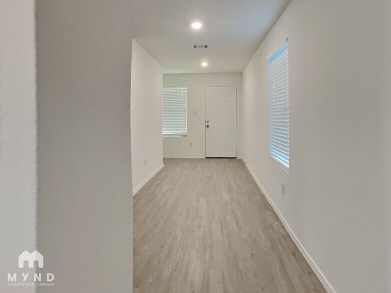 Building Photo - 14533 Payton Flts