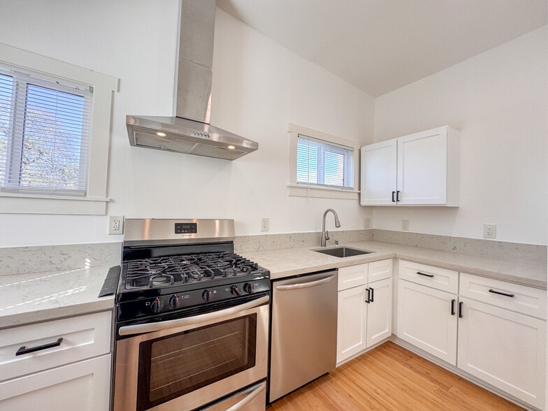 Building Photo - 3654 Harriman Ave