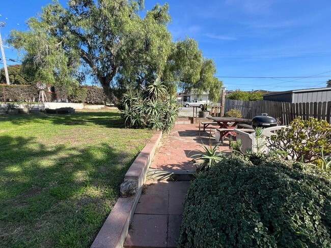 Building Photo - Unique One Bedroom Downstairs Apartment in Downtown Morro Bay - 218 1/2 Dunes-A