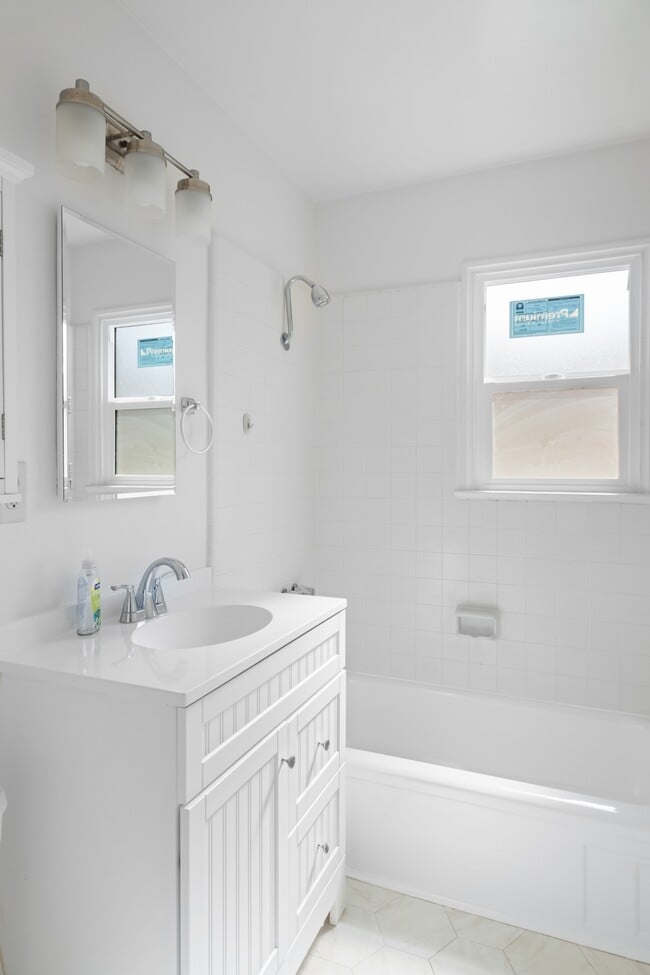 Building Photo - 3493 Meier St