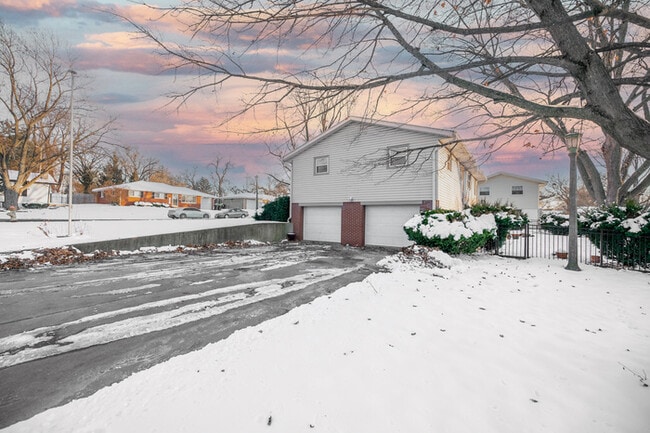 Building Photo - Home in Far North Peoria